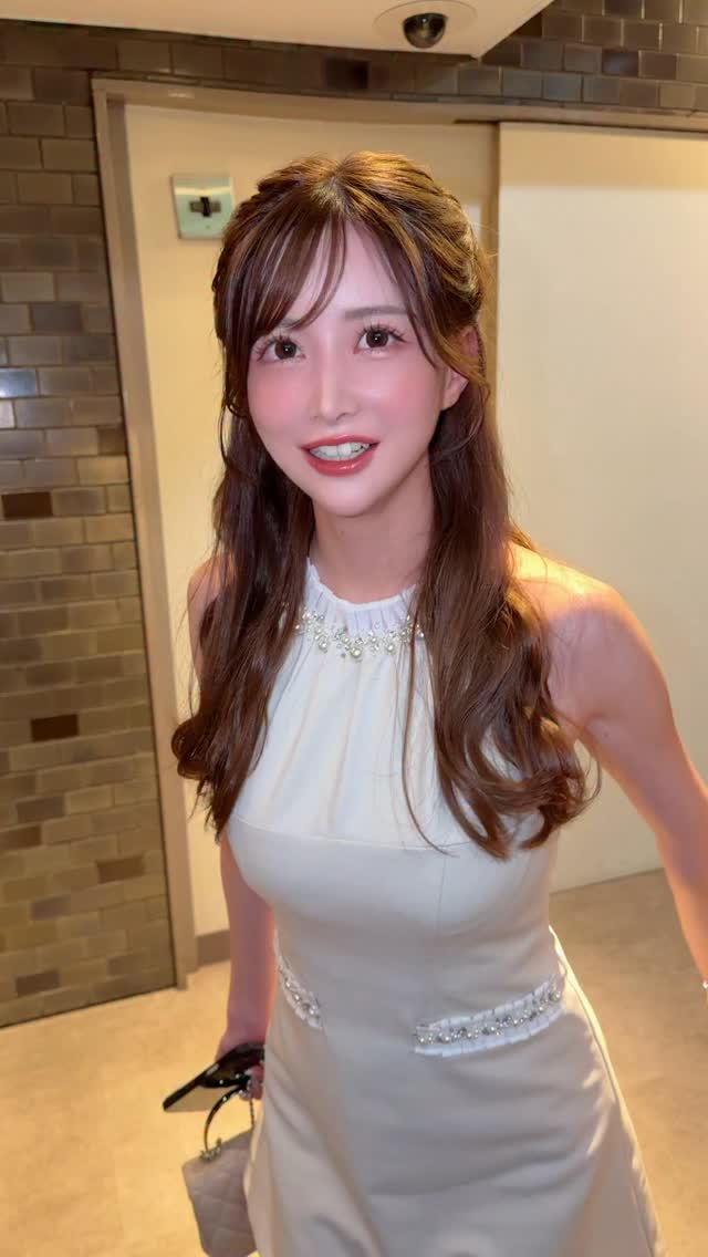 お見送り中のちなさん。cabatokの本人タグ付き投稿より